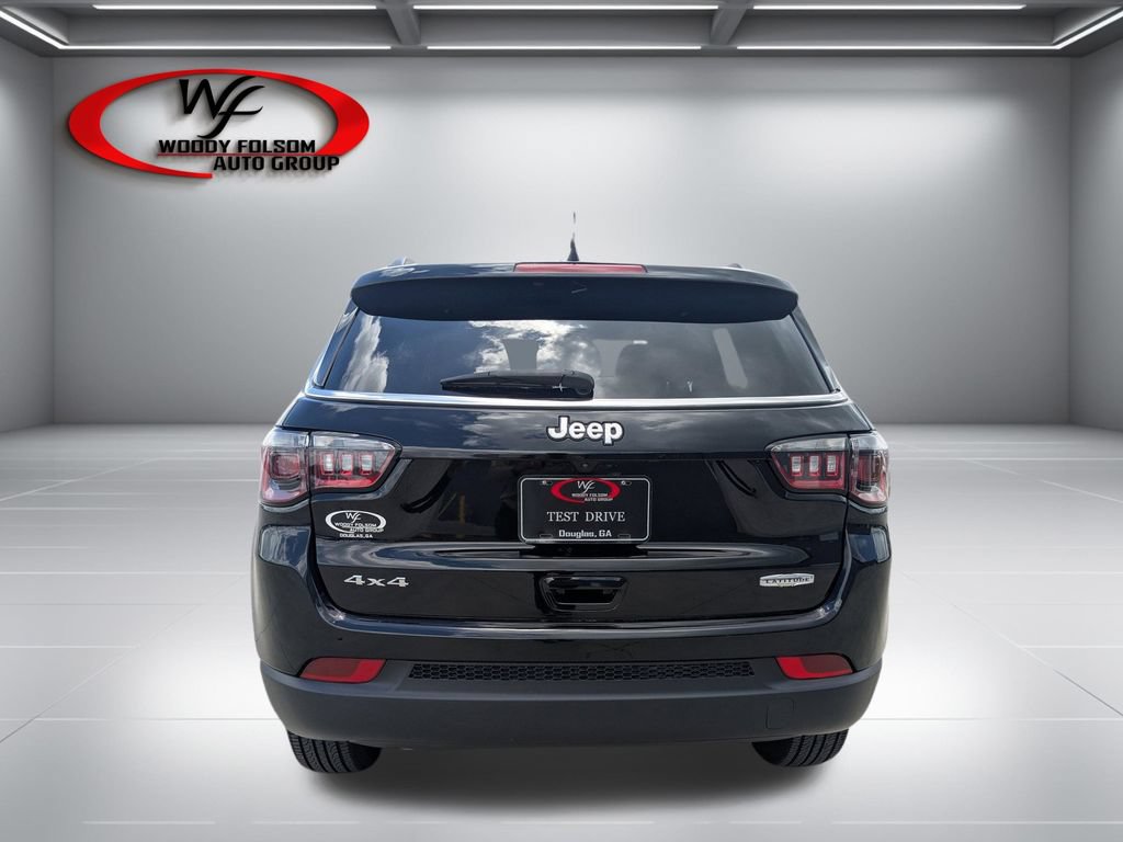 Used 2025 Jeep Compass Latitude w/ Convenience Group AWD/4WD image 5