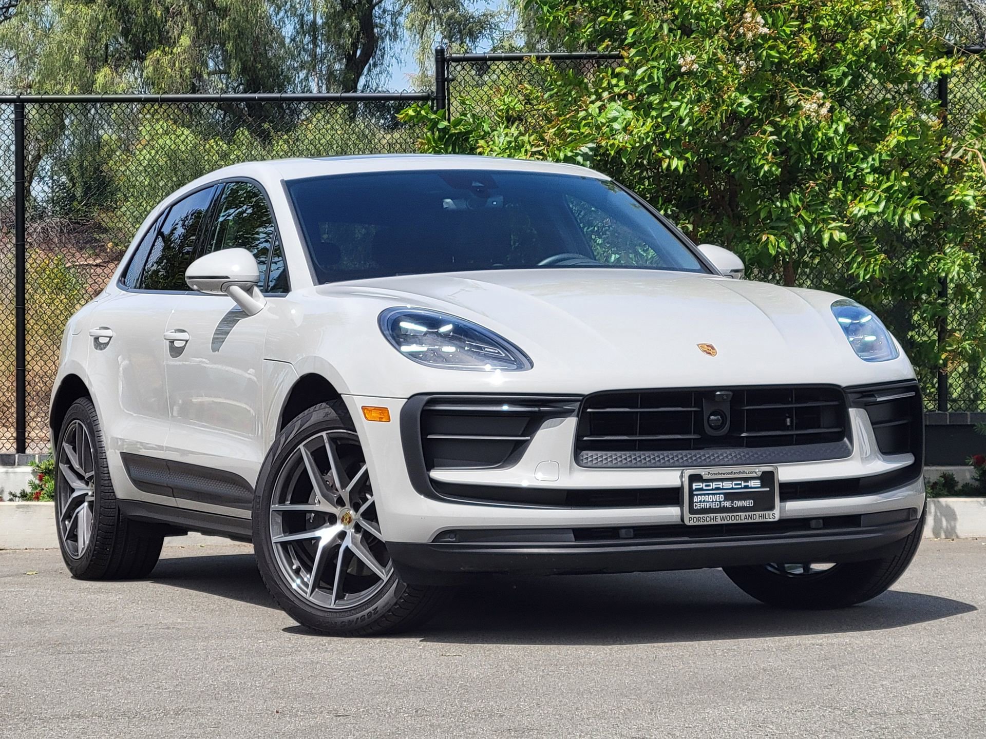 Certified 2025 Porsche Macan image 9