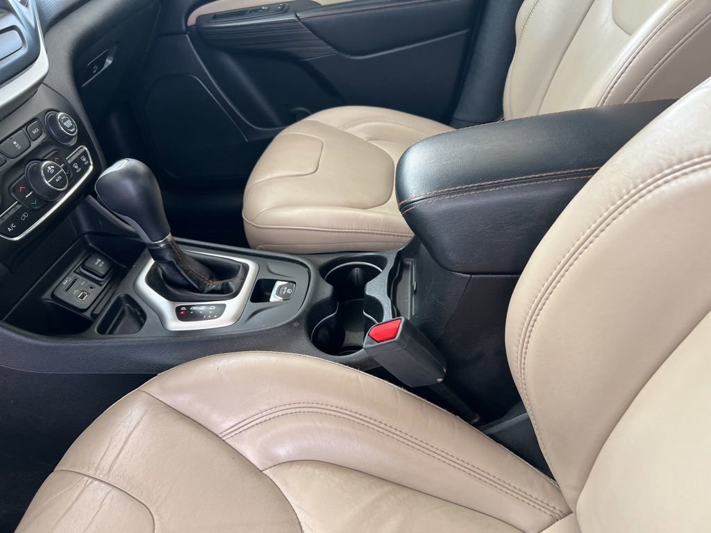 Used 2017 Jeep Cherokee Limited image 31