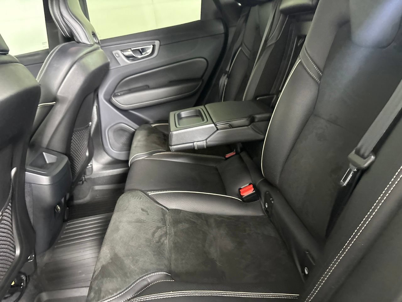 Used 2019 Volvo XC60 T5 R-Design w/ Protection Package Premier FWD image 24