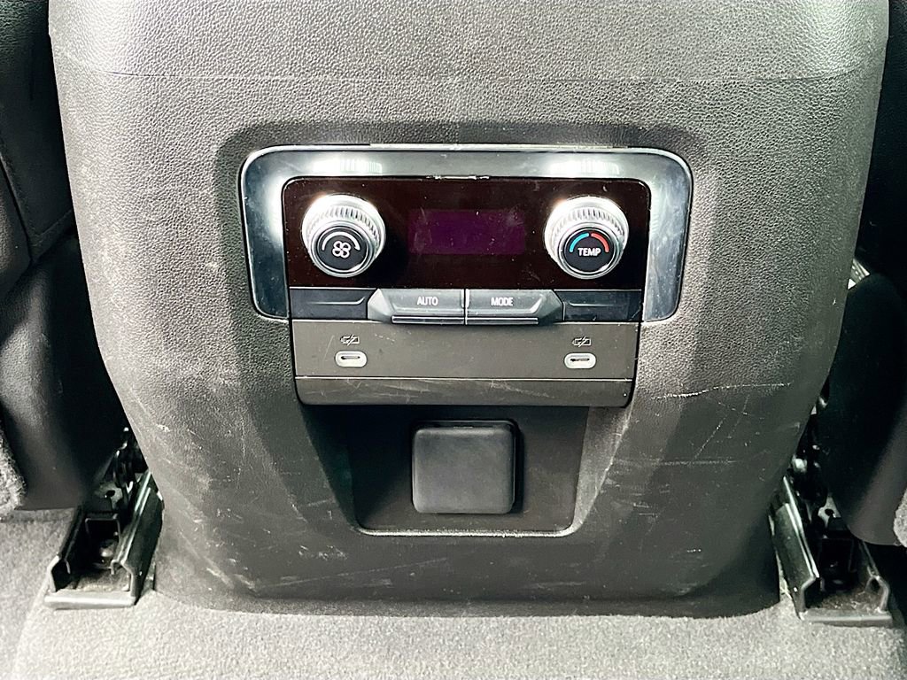 Used 2023 GMC Yukon SLT RWD image 32