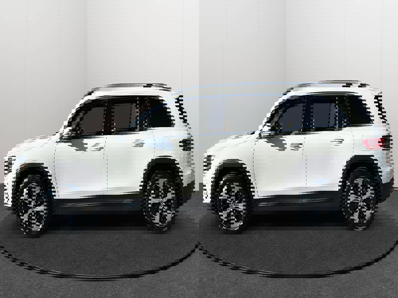 Certified 2025 Mercedes-Benz GLB 250 4MATIC image 4