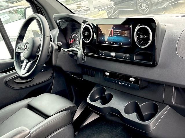 Used 2024 Mercedes-Benz Sprinter 3500 image 27