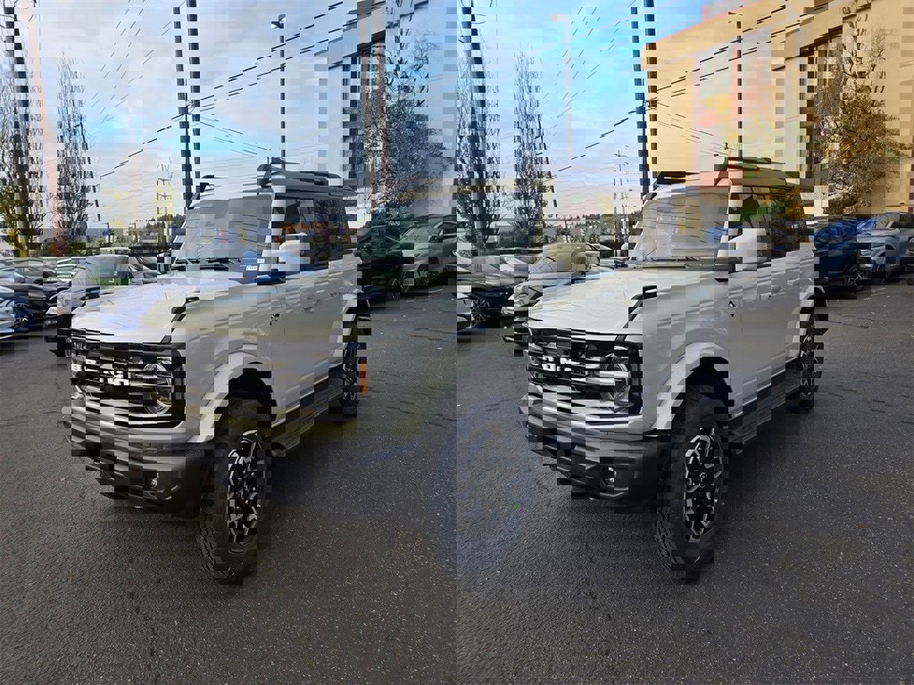 New 2025 Ford Bronco Outer Banks