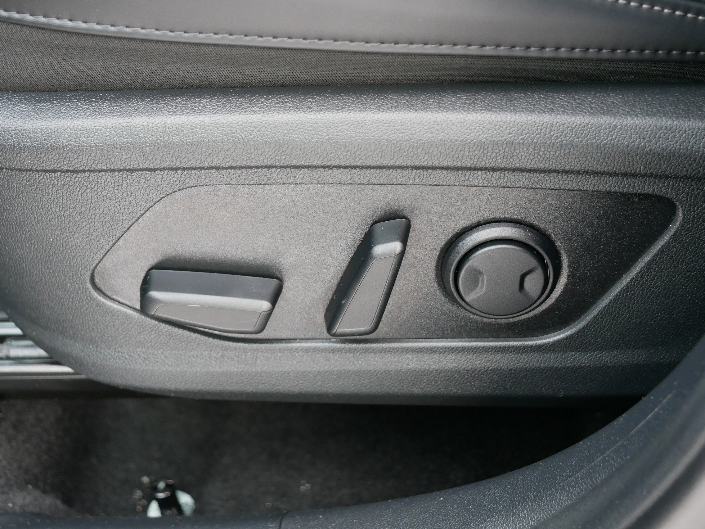 Certified 2025 Kia Sorento EX image 20