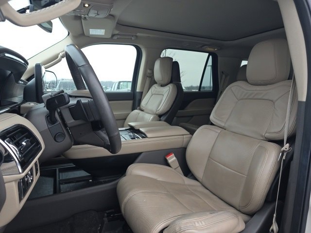 Used 2022 Lincoln Navigator Reserve image 9