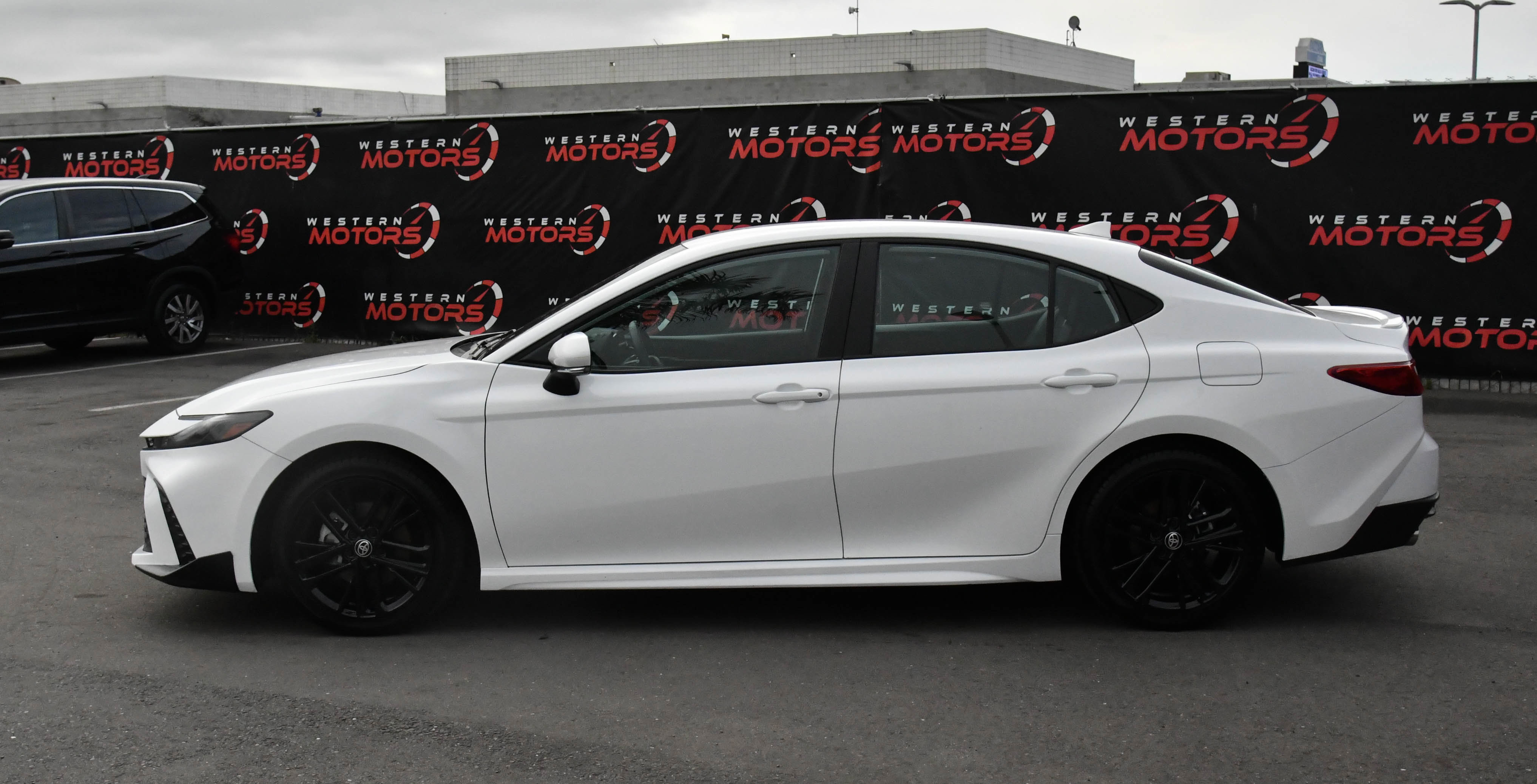 Used 2025 Toyota Camry SE image 4