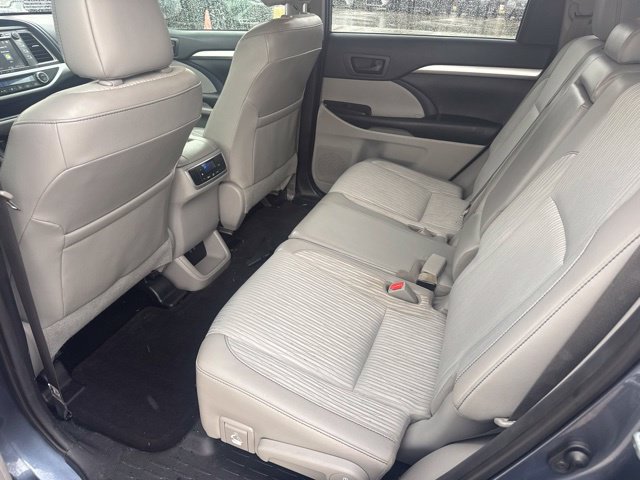 Used 2019 Toyota Highlander Plus FWD image 9