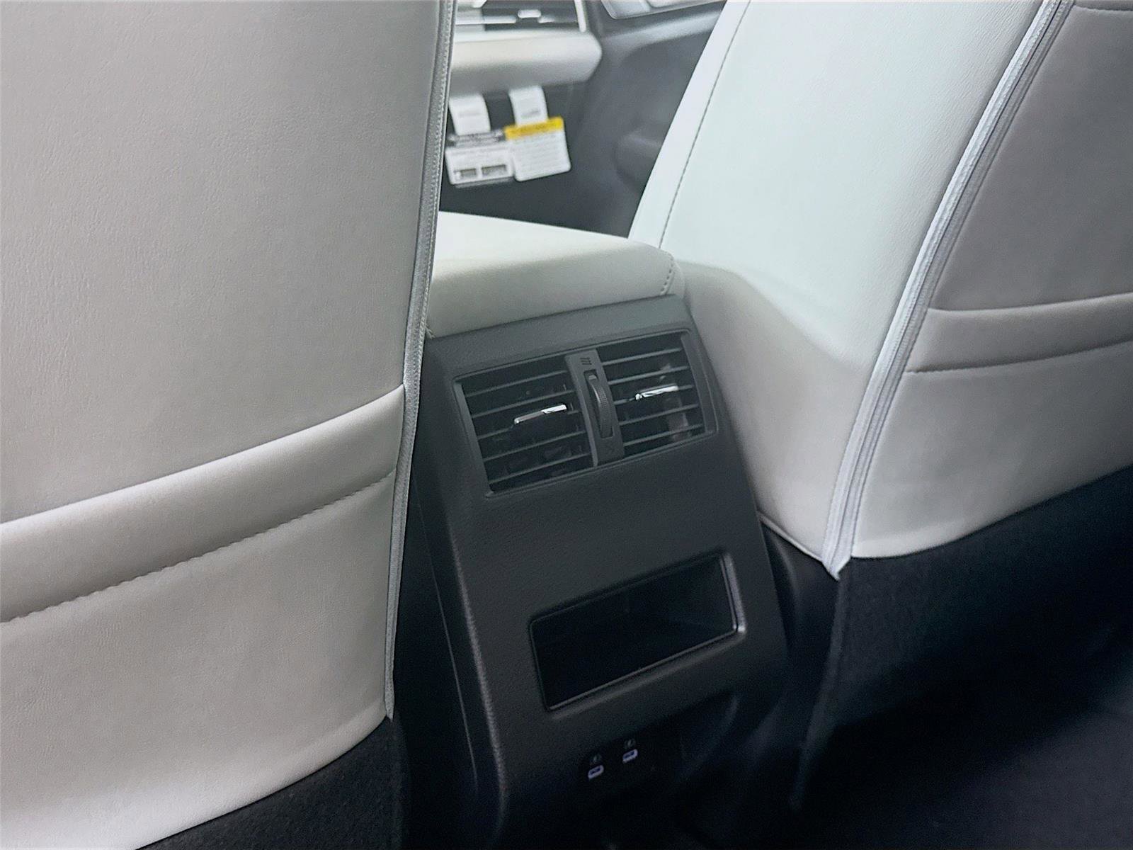 New 2026 Mitsubishi Outlander SE image 17