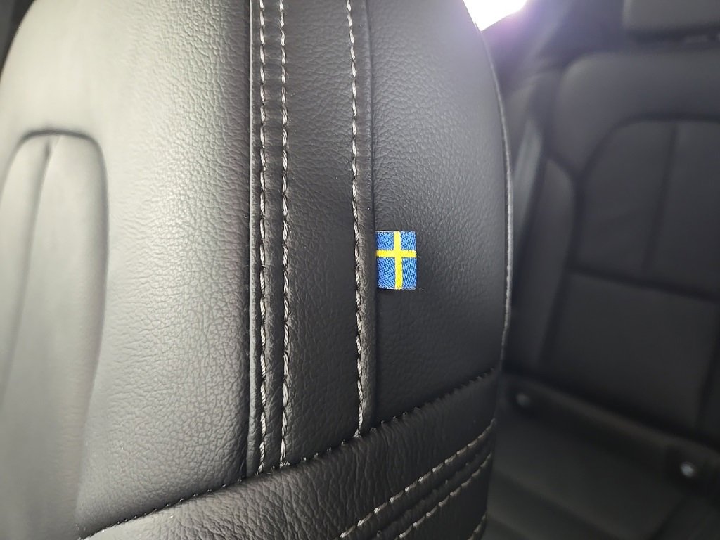 Certified 2024 Volvo XC40 B5 Plus w/ Protection Package Premier image 24