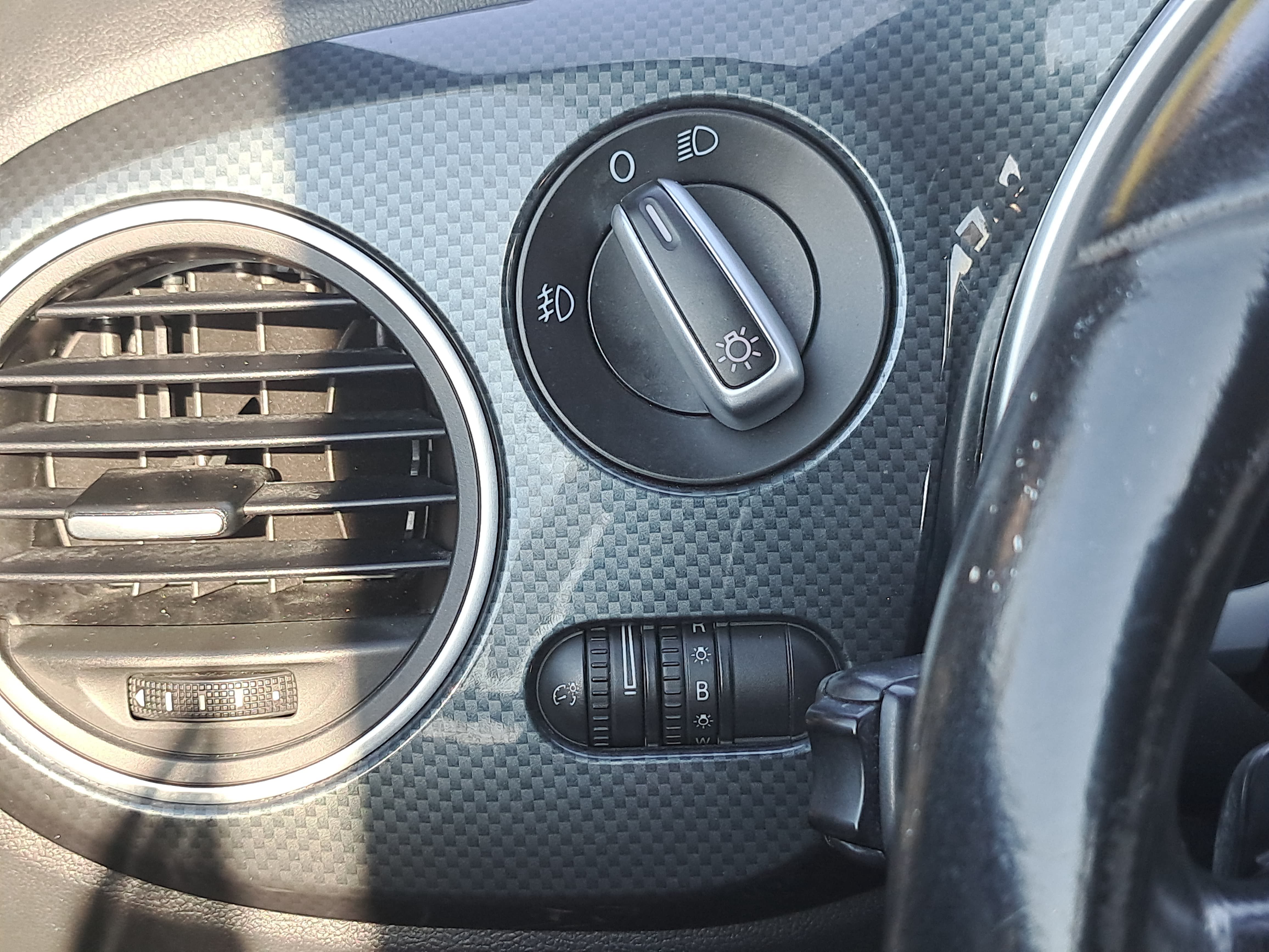 Used 2012 Volkswagen Beetle 2.0T FWD image 24