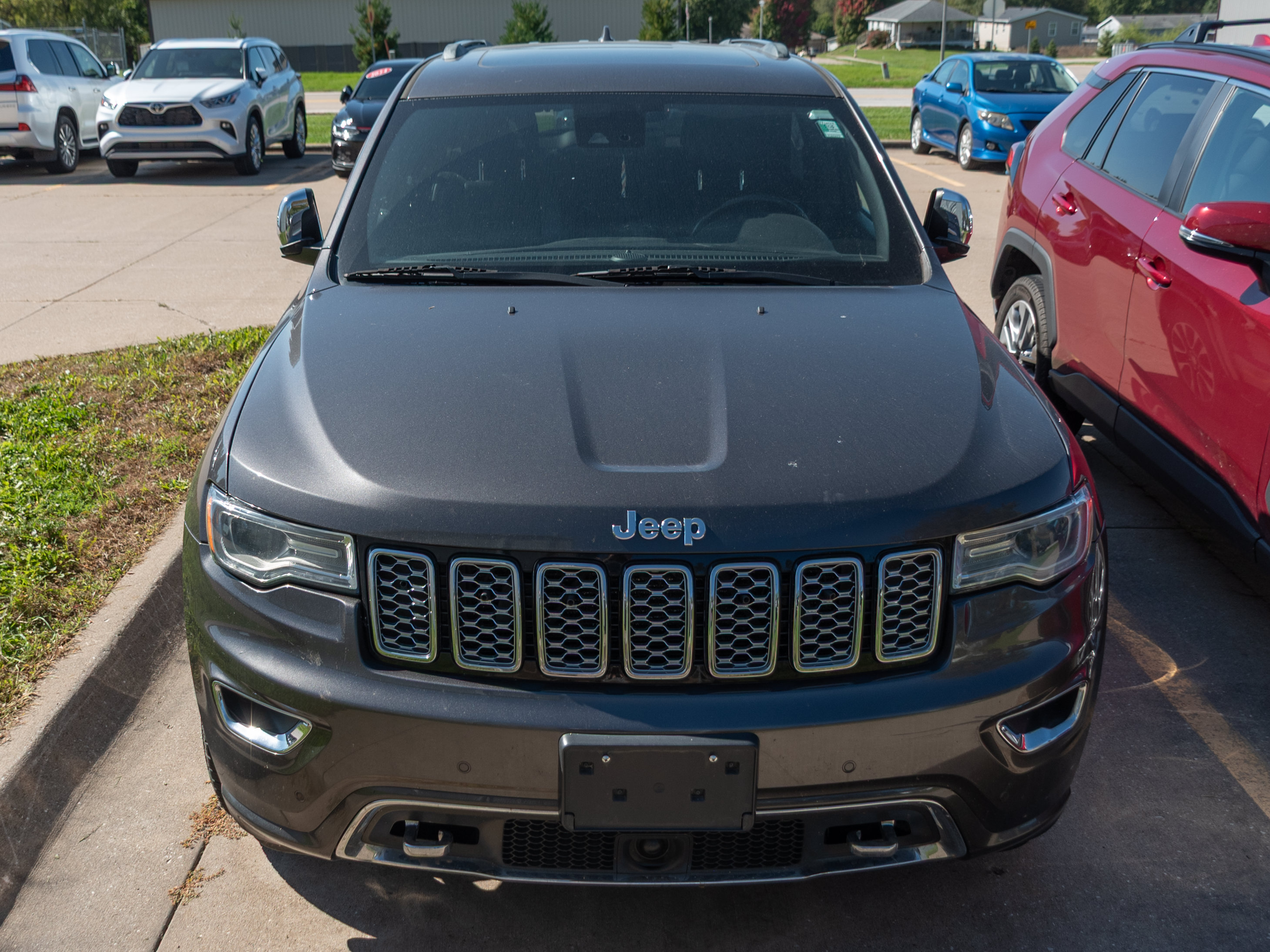 Used 2018 Jeep Grand Cherokee Overland AWD/4WD image 3