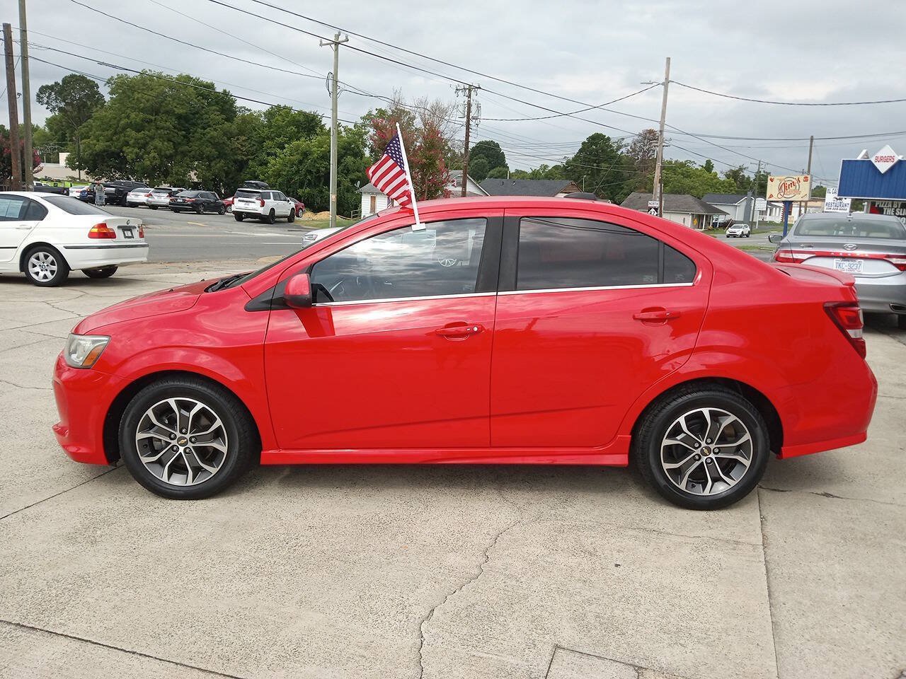 Used 2017 Chevrolet Sonic LT w/ Convenience Package FWD image 3