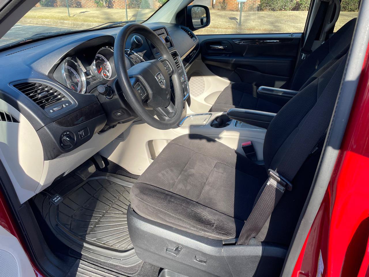 Used 2012 Dodge Grand Caravan SXT FWD image 8