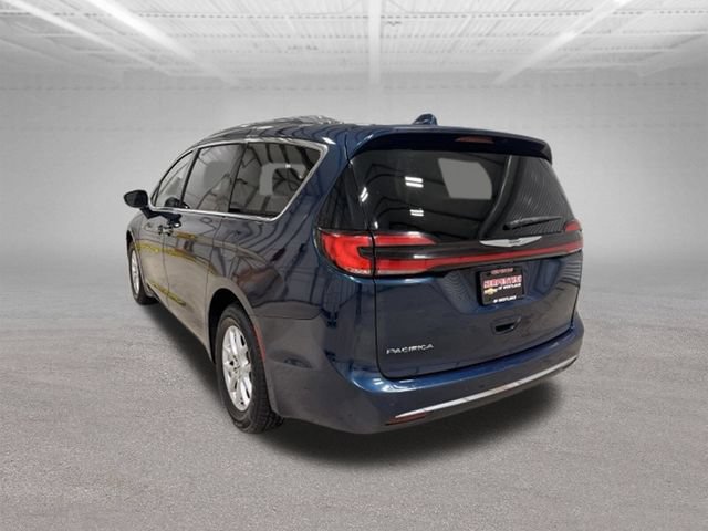 Used 2021 Chrysler Pacifica Touring-L FWD image 5