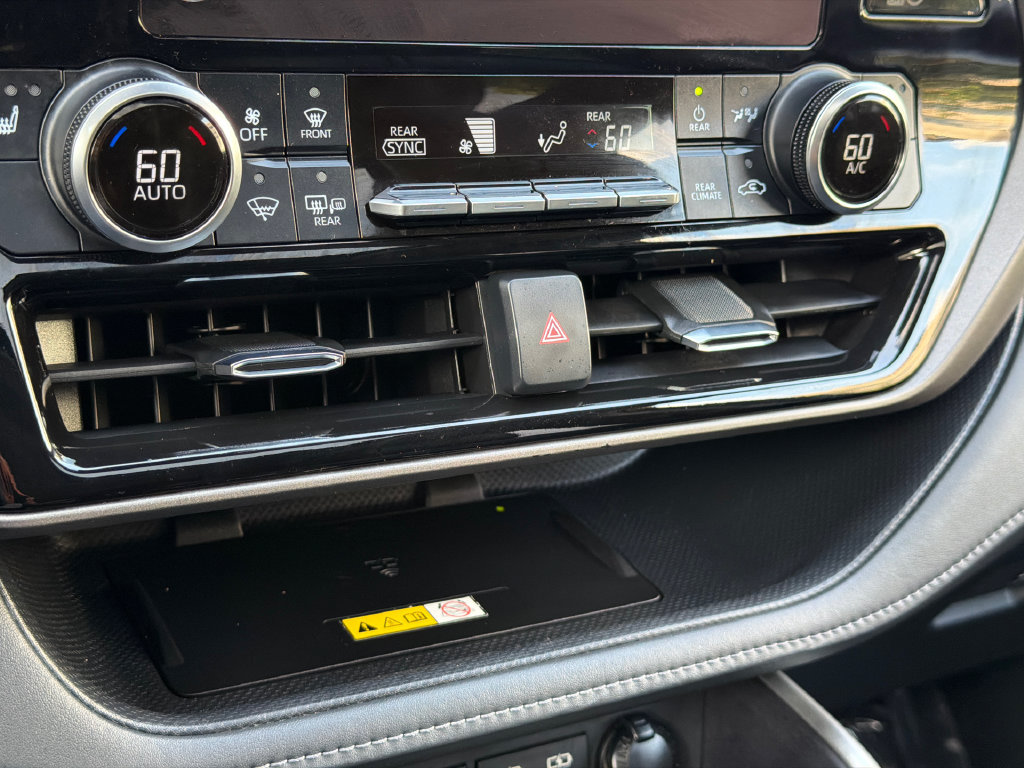 Used 2023 Toyota Highlander XLE FWD image 28