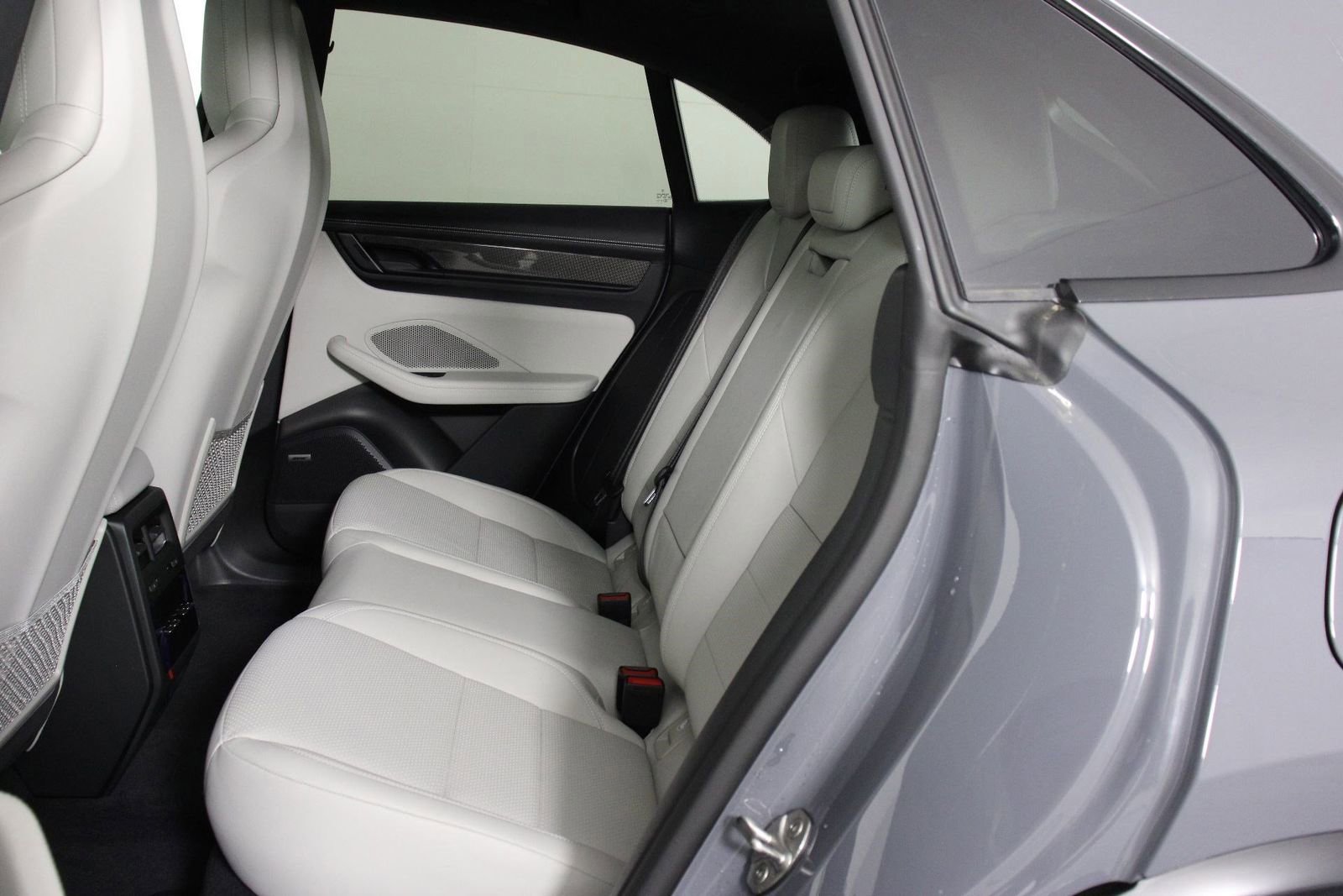 New 2025 Porsche Macan Turbo Electric image 18