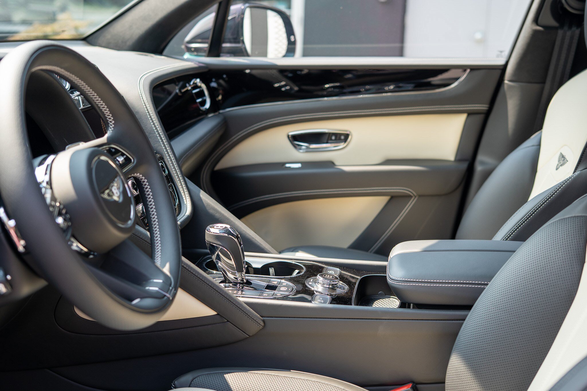 New 2026 Bentley Bentayga AWD/4WD image 15