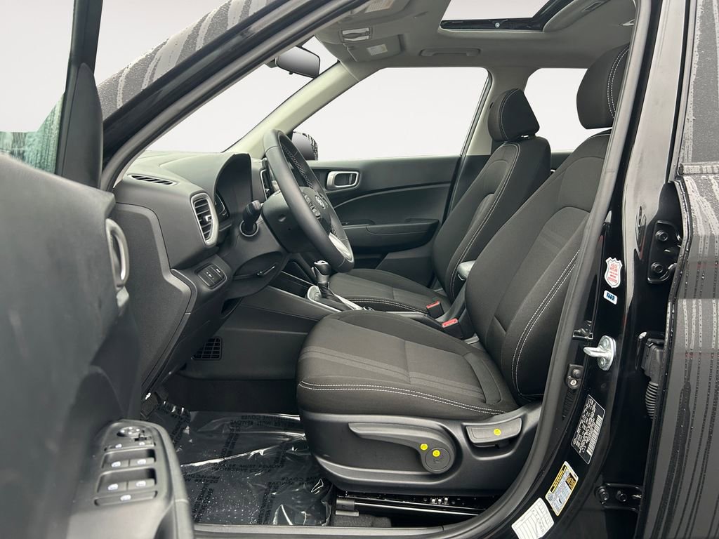 Certified 2025 Hyundai Venue SEL image 15