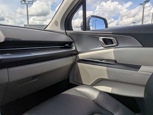 Used 2024 Kia Carnival LX FWD image 16