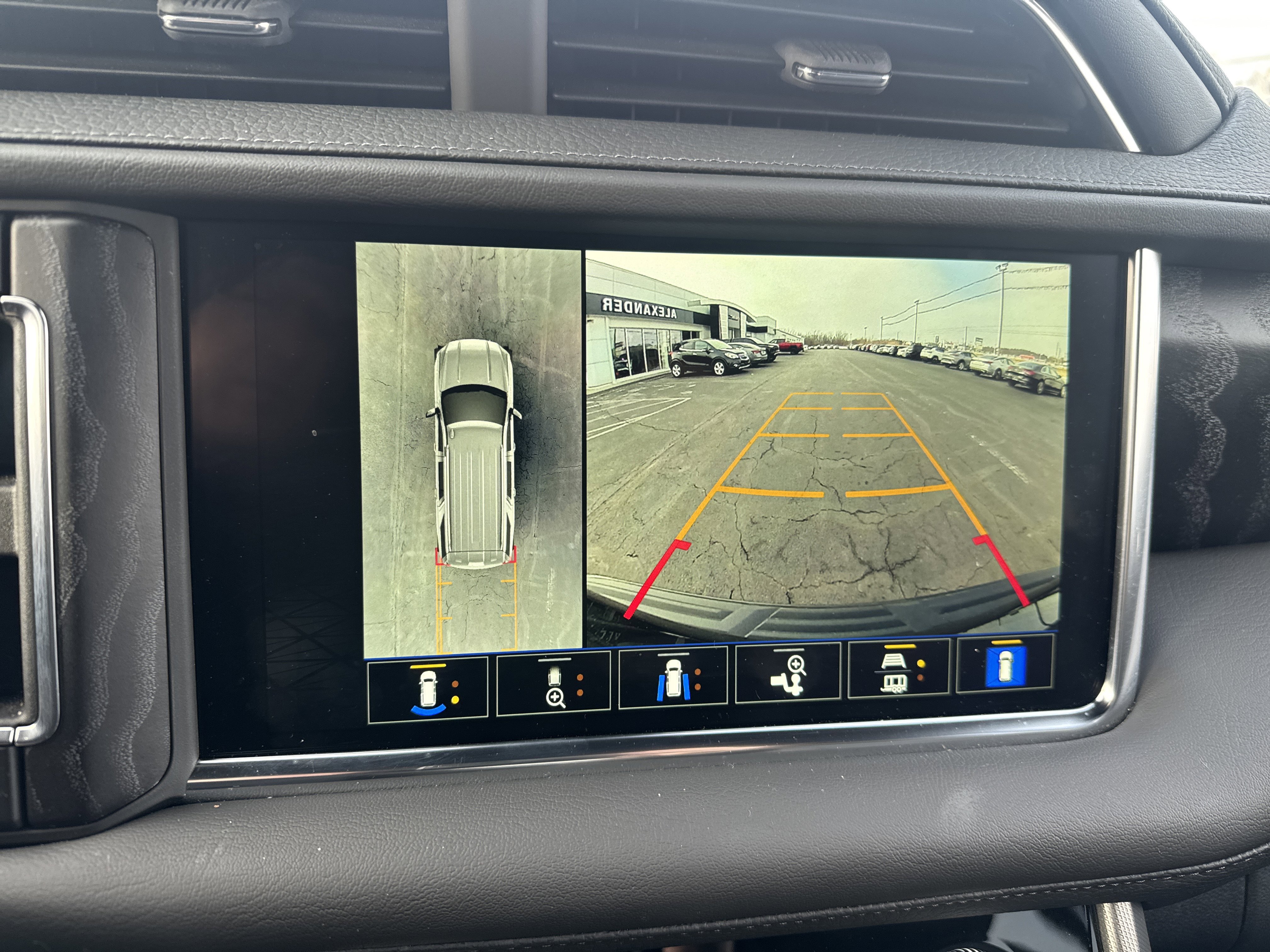 Used 2024 GMC Yukon Denali image 27