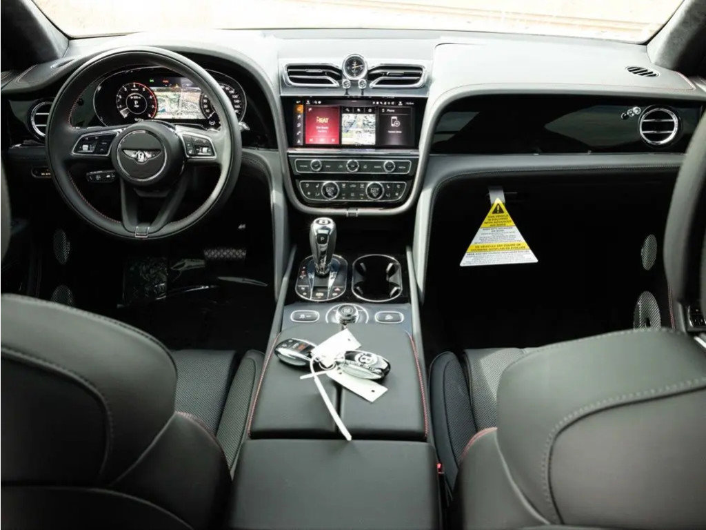 Used 2025 Bentley Bentayga V8 image 4