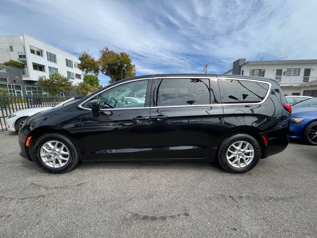 Used 2023 Chrysler Voyager LX FWD image 11