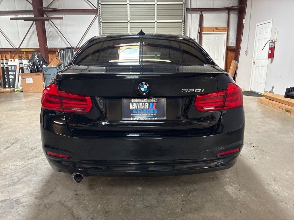Used 2018 BMW 320i Sedan RWD image 13