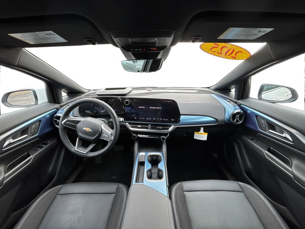 Used 2025 Chevrolet Equinox EV LT w/ Convenience Package II image 19