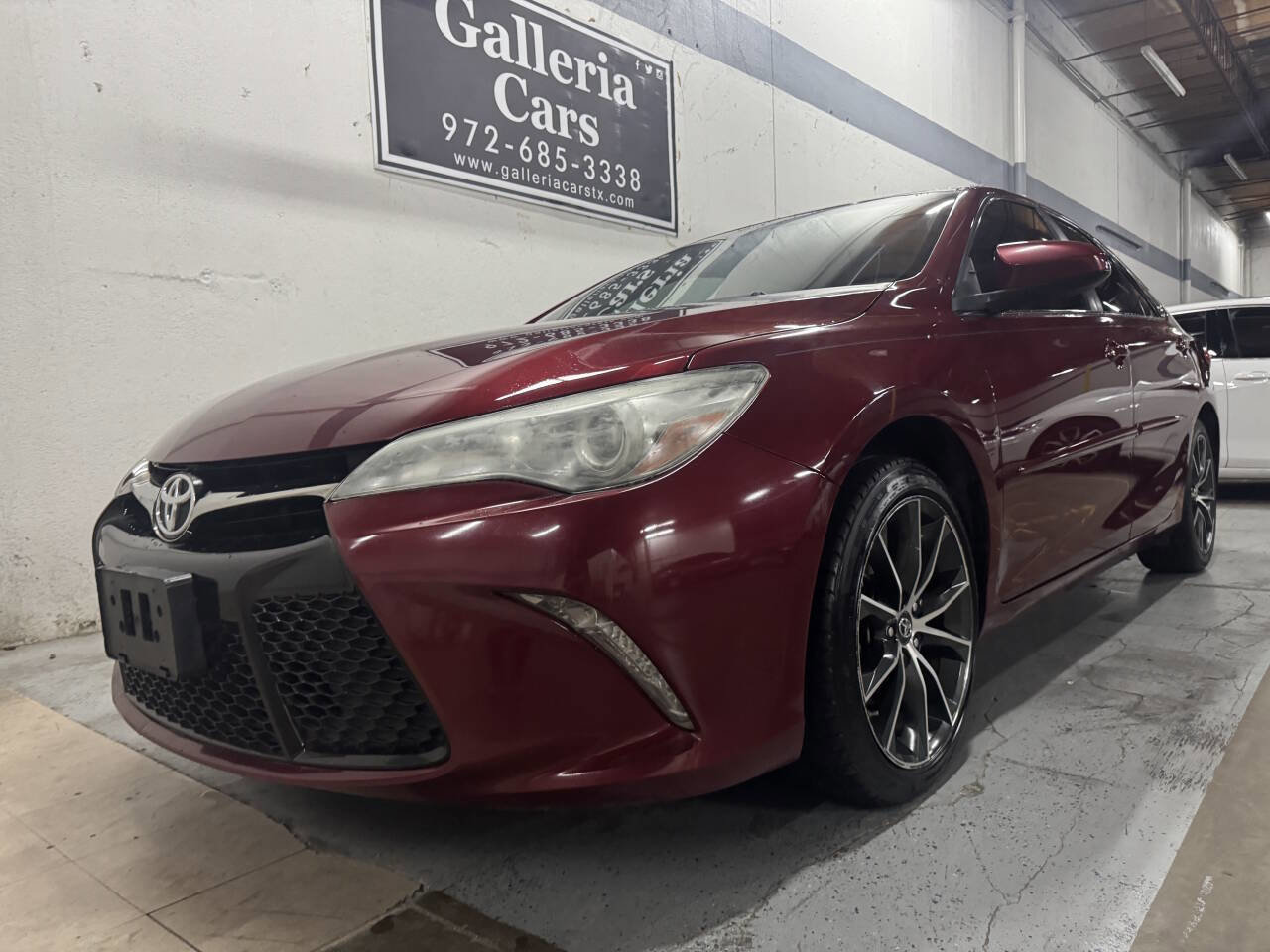 Used 2017 Toyota Camry LE image 2