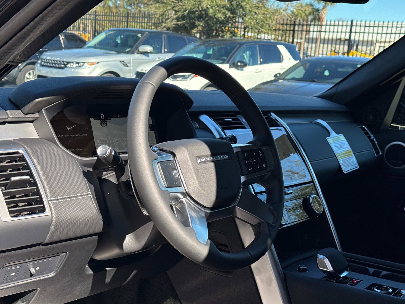 Certified 2025 Land Rover Discovery Dynamic SE image 21