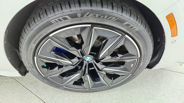 Used 2023 BMW i7 xDrive60 w/ Executive Package 2 image 57