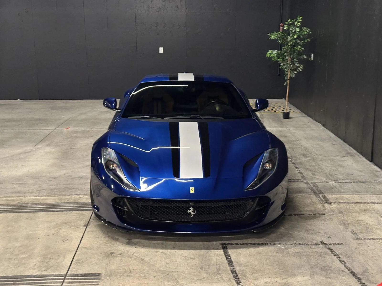 Used 2018 Ferrari 812 Superfast RWD image 14