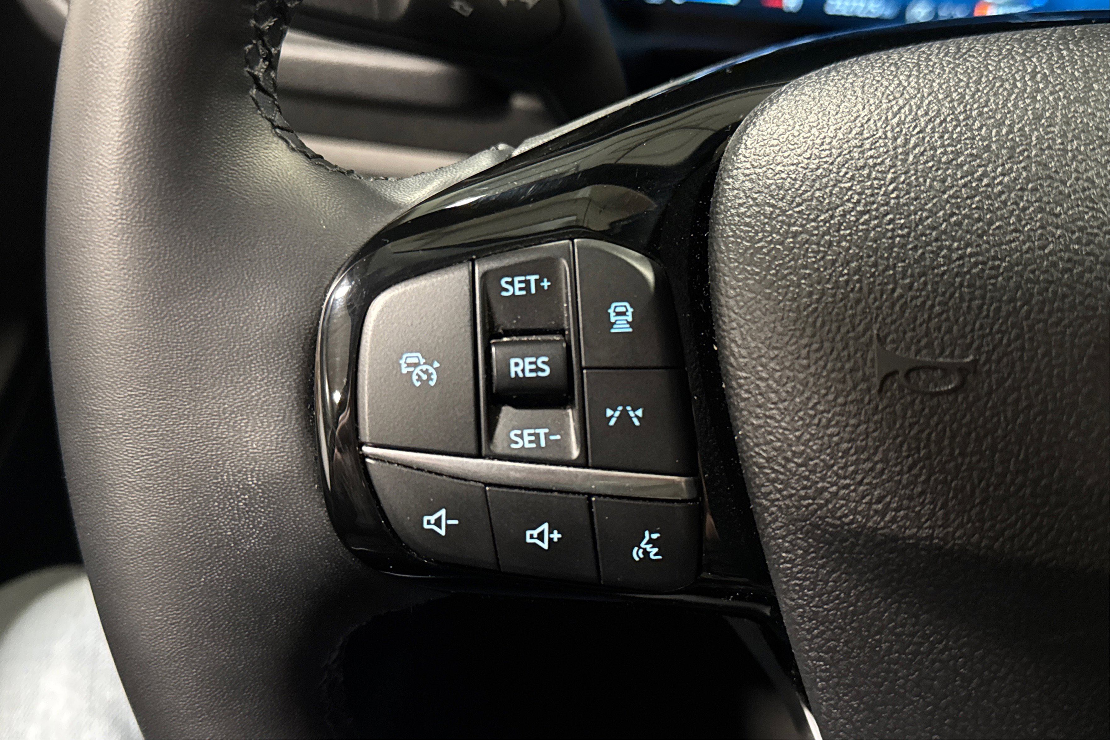 Used 2025 Ford Escape Platinum AWD/4WD image 25