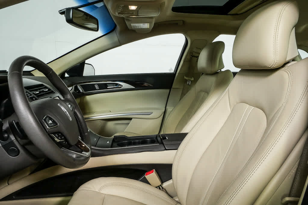 Used 2013 Lincoln MKZ FWD image 9