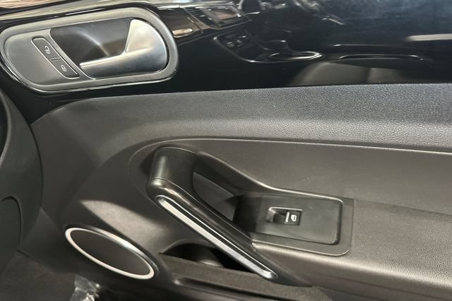 Used 2018 Volkswagen Beetle 2.0T S FWD image 20