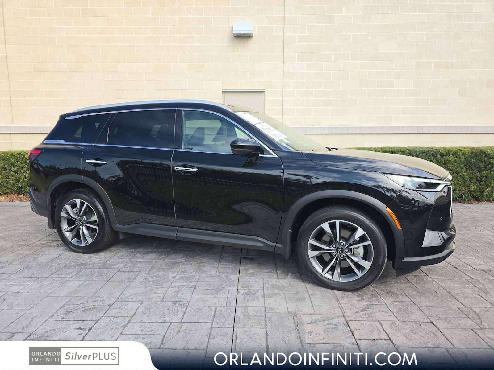 Used 2025 INFINITI QX60 Luxe FWD image 1