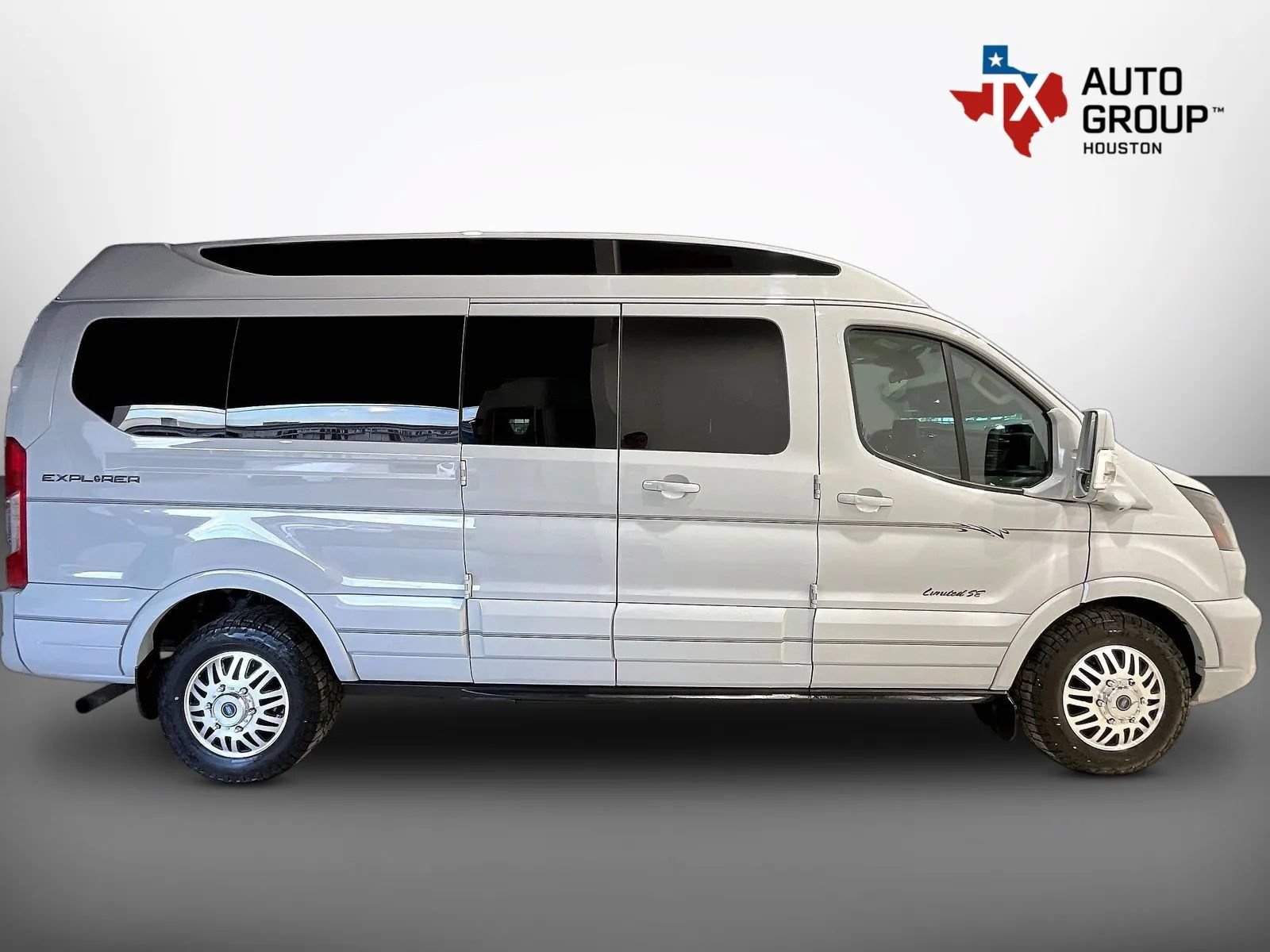 Used 2023 Ford Transit 150 Low Roof AWD image 9