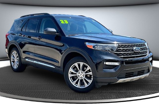 Used 2023 Ford Explorer XLT w/ Equipment Group 202A AWD/4WD image 3