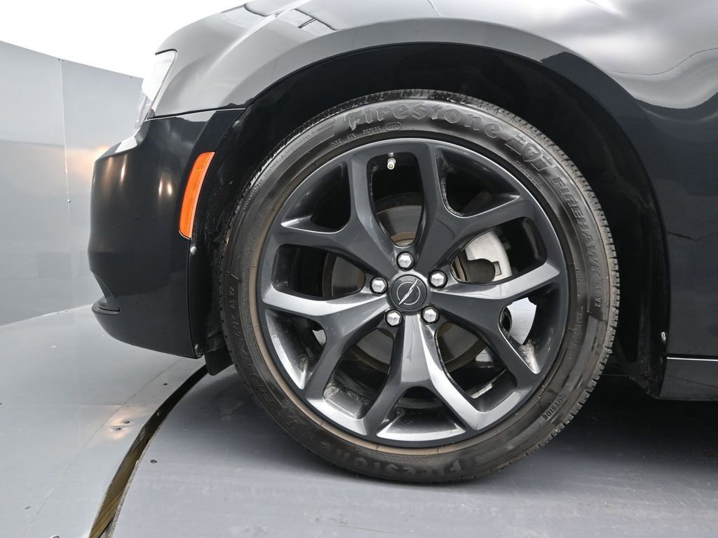 Used 2023 Chrysler 300 Touring w/ Sport Appearance Package image 10