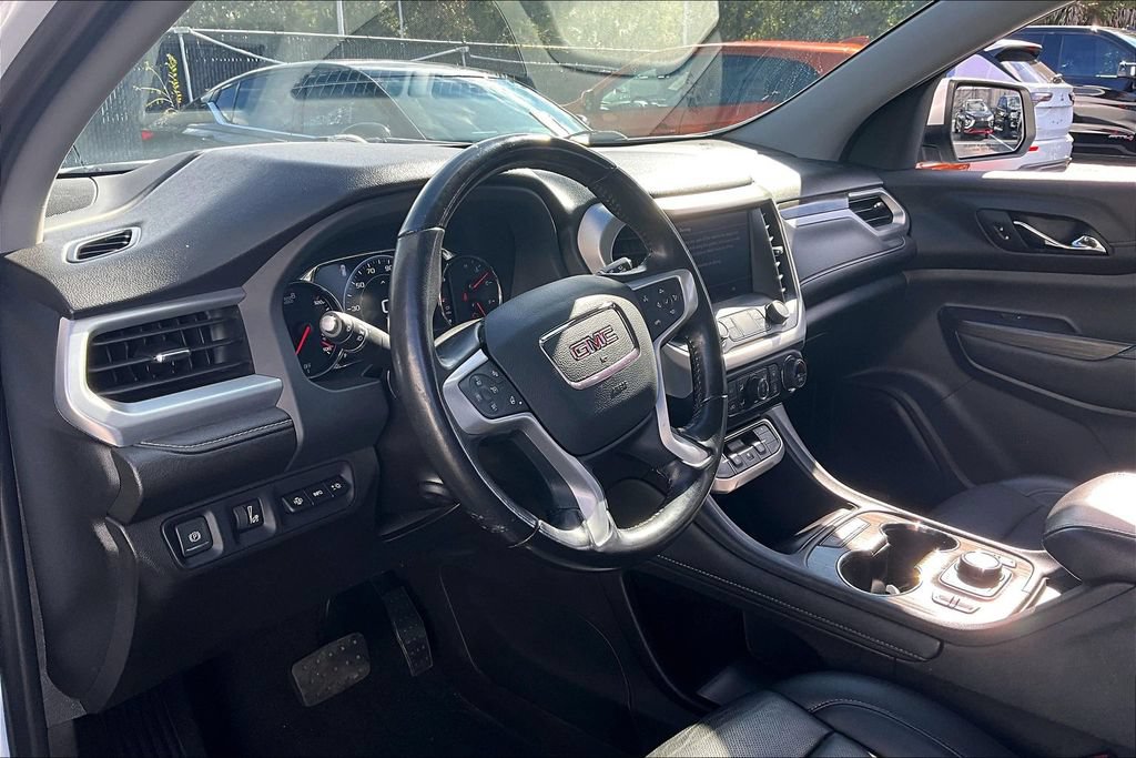 Used 2022 GMC Acadia SLT w/ Technology Package FWD image 16