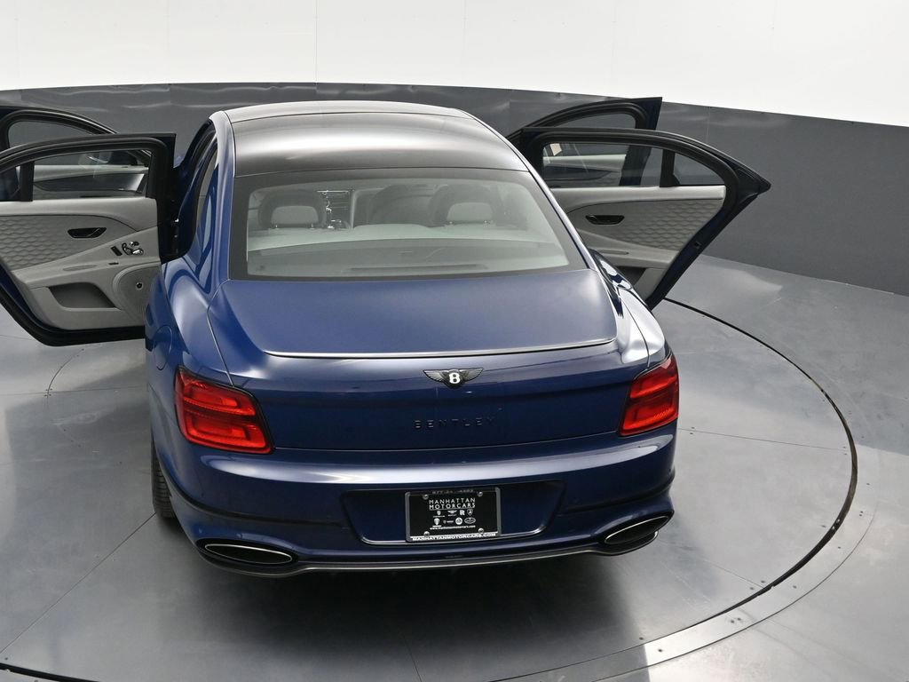Used 2025 Bentley Flying Spur Plug-In Hybrid image 40