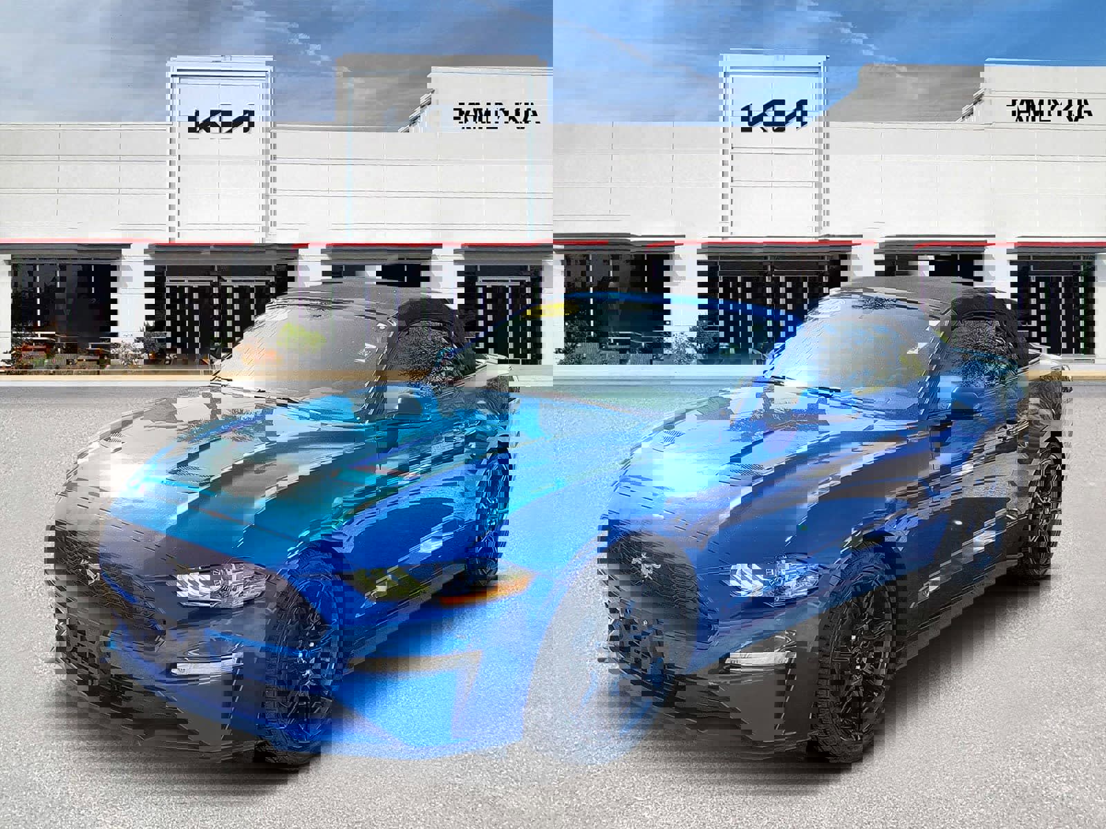 Used 2018 Ford Mustang Premium image 3