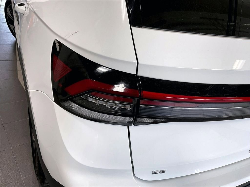 Used 2025 Volkswagen Taos SE AWD/4WD image 33