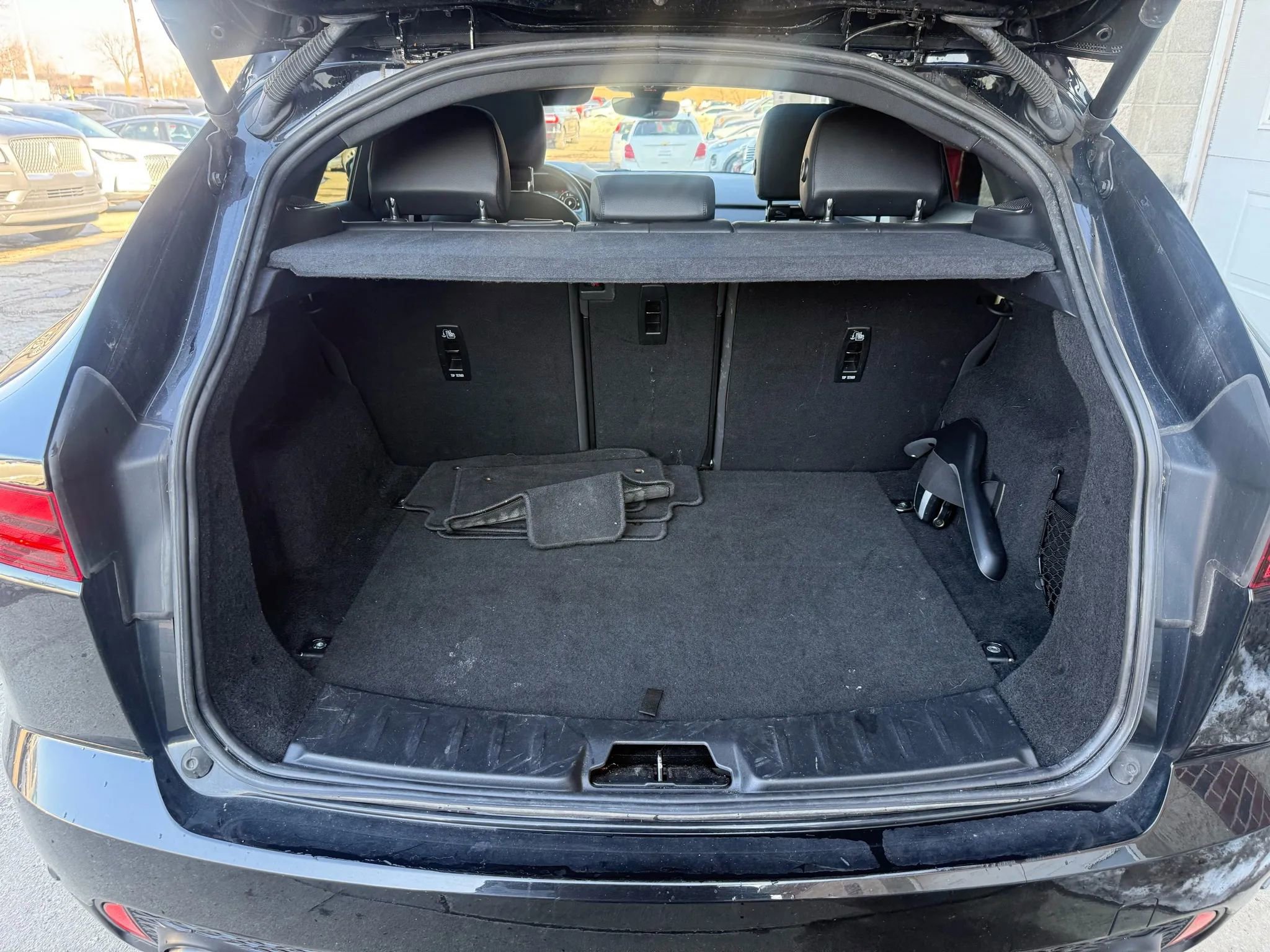 Used 2021 Jaguar E-PACE SE image 31
