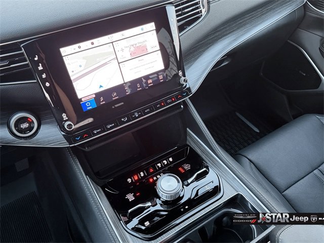 Used 2024 Jeep Wagoneer L Series III w/ Premium Group I image 12