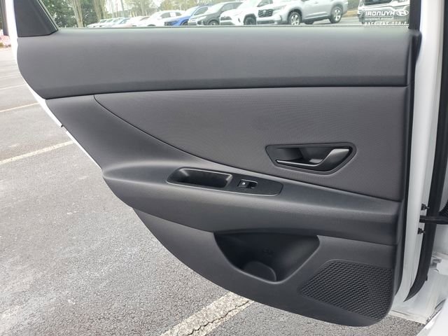 Used 2025 Hyundai Elantra Sport image 13