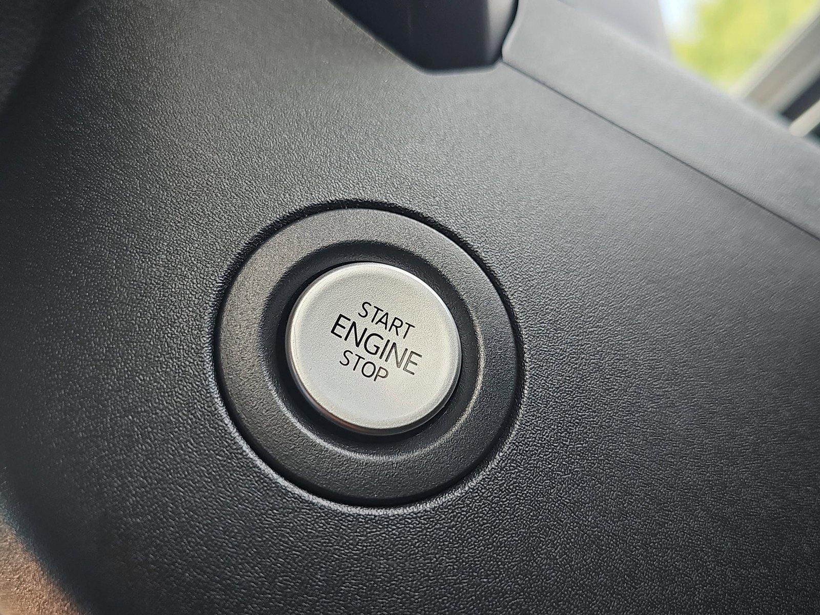 Used 2025 Volkswagen ID. Buzz Pro S RWD image 29