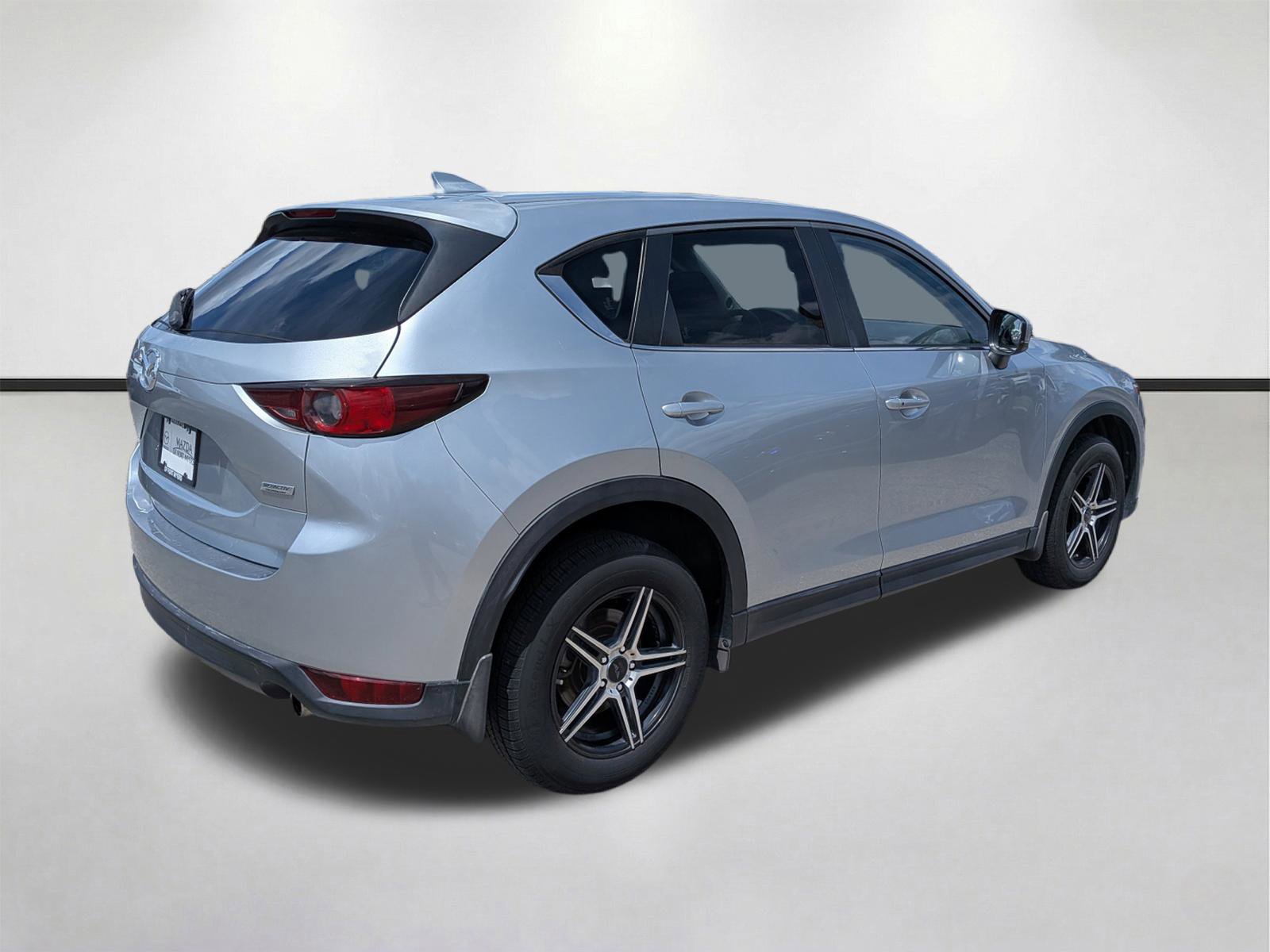 Used 2017 MAZDA CX-5 Touring w/ Preferred Equipment Package image 4