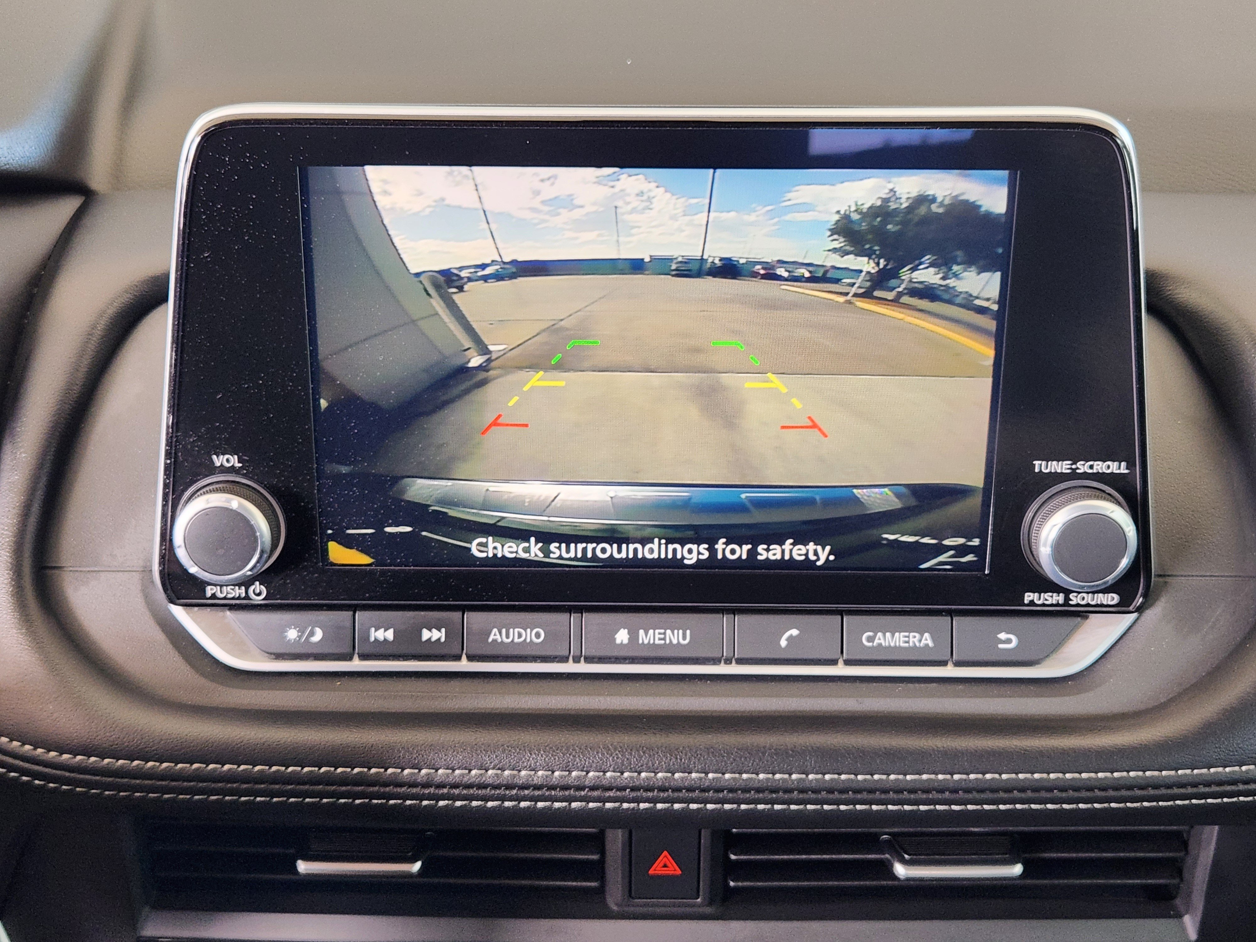 Used 2025 Nissan Rogue SV FWD image 18